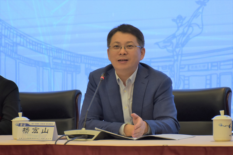 19 杨宏山教授总结_副本.jpg